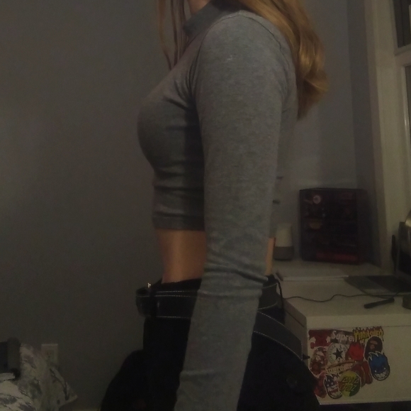 Grey cropped mockneck long sleeve - Picture 3 of 3
